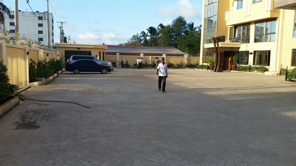 Jambo Travellers Hotel Mtwapa Bagian luar foto