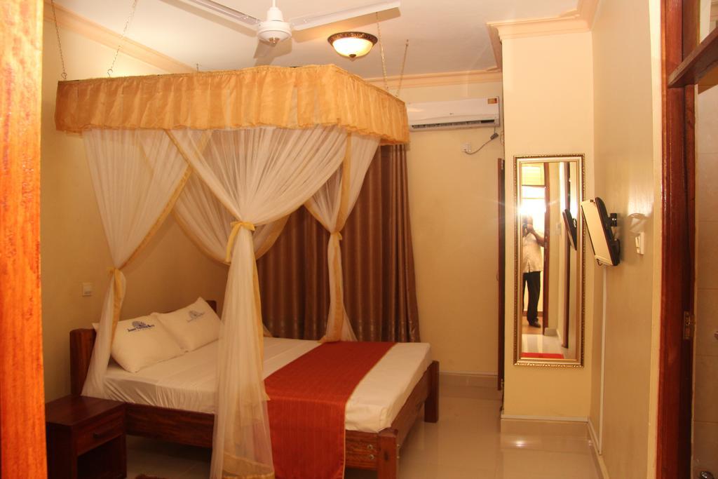 Jambo Travellers Hotel Mtwapa Bagian luar foto